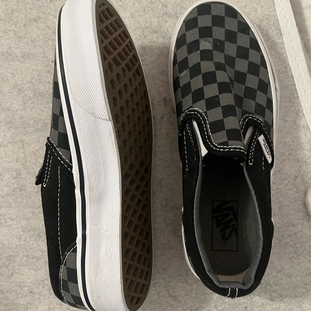 Kids size 2 vans new without tags